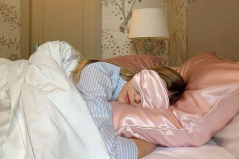 Reduce Screen Time Before Bed with These 5 Simple Habits